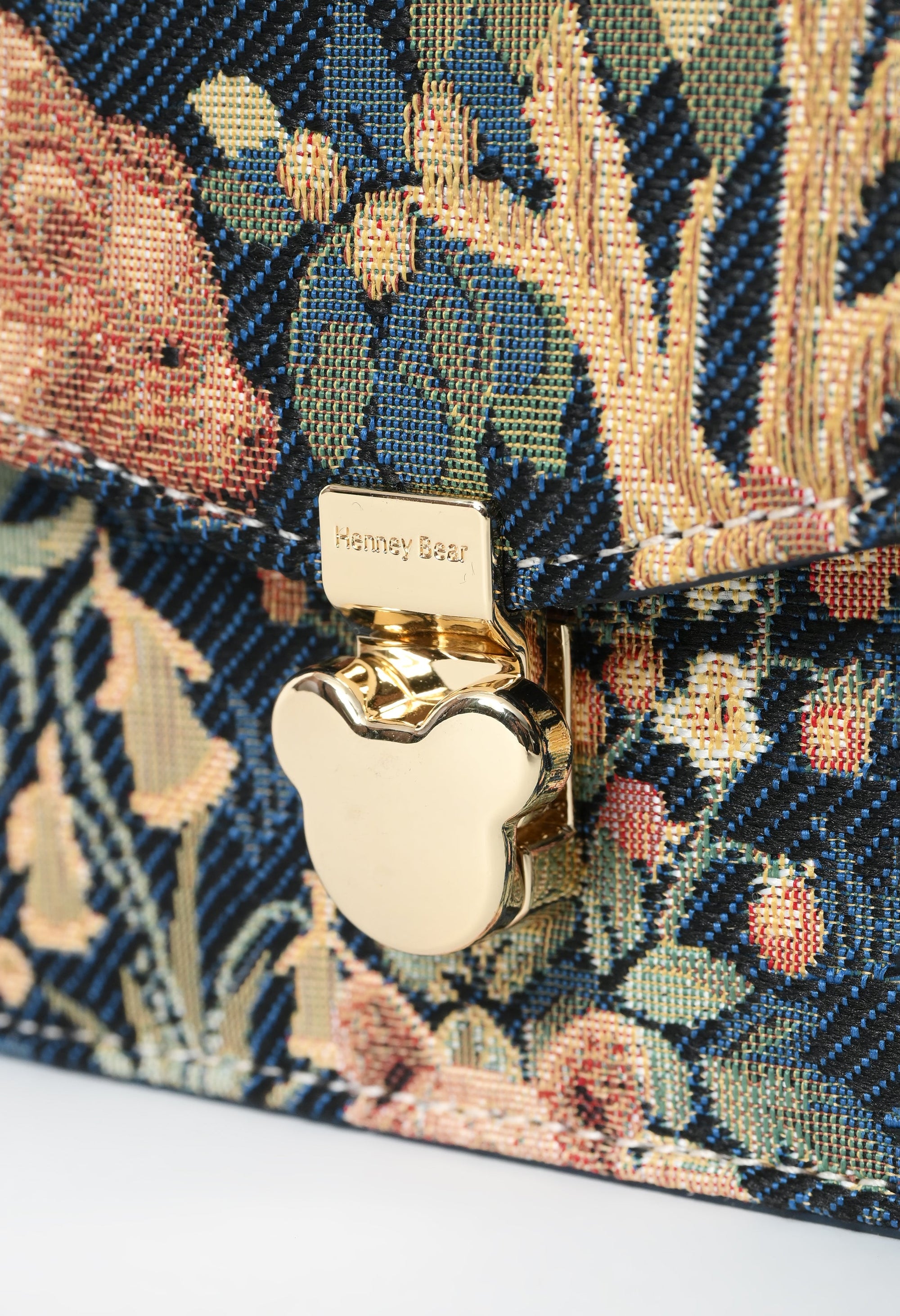 Best Tapestry Bags for Travel: Complete Guide for 2026